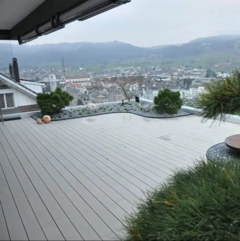 Accoya® – Terrassendielen aus acetylierter Radiata Pine, grau durchgefärbt
