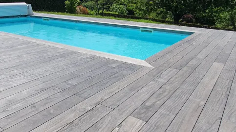 Accoya® – Terrassendielen, grau durchgefärbt