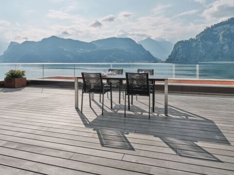Accoya Color Grey: in Harmonie mit dem See