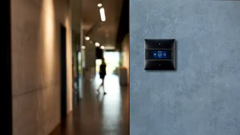 KNX Taster und Raumcontroller iON 108, schwarz