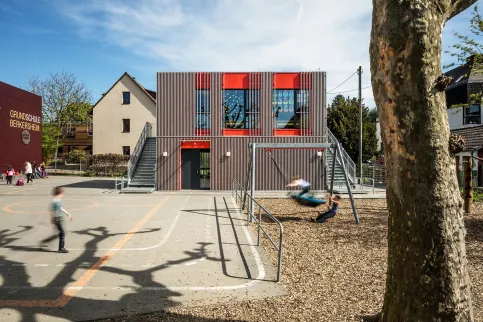 Modularer Holzbau für temporäre / definitive Schulen, Frankfurt