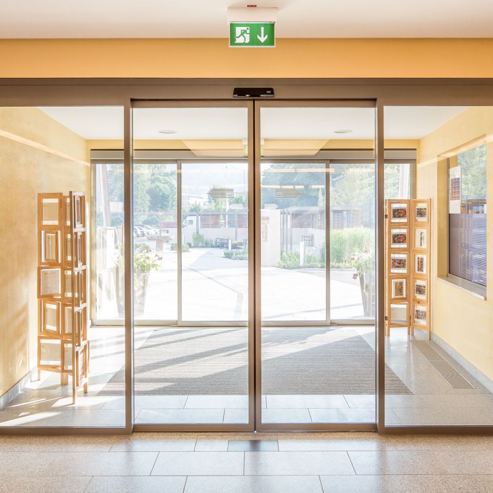 dormakaba ST FLEX Green, Energieeffiziente, feingerahmte Schiebetür
