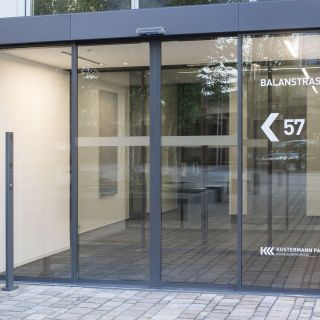 dormakaba ST FLEX SECURE, Feingerahmte Schiebetür mit Einbruchschutz