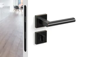 Black Edition Madeira mit quadratischer Rosette, WC-Verriegelung, Antik Bronzeoptik | © Karcher Design