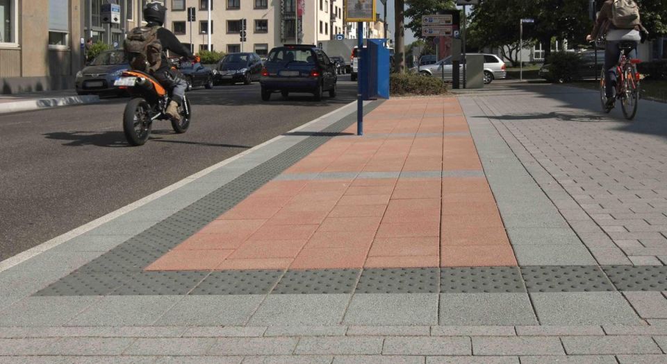 Taktiler Blindenleitstein weiß Noppenprofil 30/30/8
