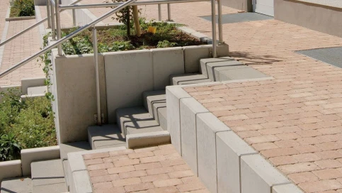 KANN-Mauerscheibe in Sichtbeton grau