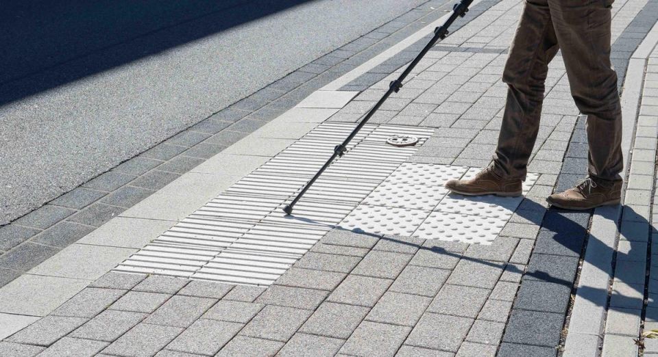 Taktiler Blindenleitstein weiß Noppenprofil 30/30/8