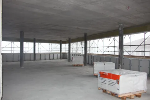 Hybridbau – Fassade aus nichttragenden vorelementierten Holzbauelementen - fermacell® Gipsfaserplatten 12,5 mm und 18 mm